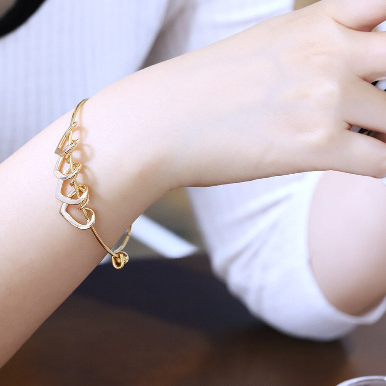 Pulsera Rígida Personalizada con Corazones 1-6 Nombres